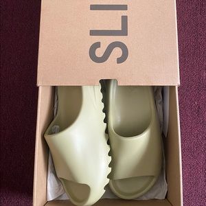 Yeezy slides ‘Resin’ 2021